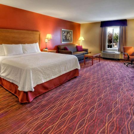 Hampton Inn Туин Фолс Екстериор снимка