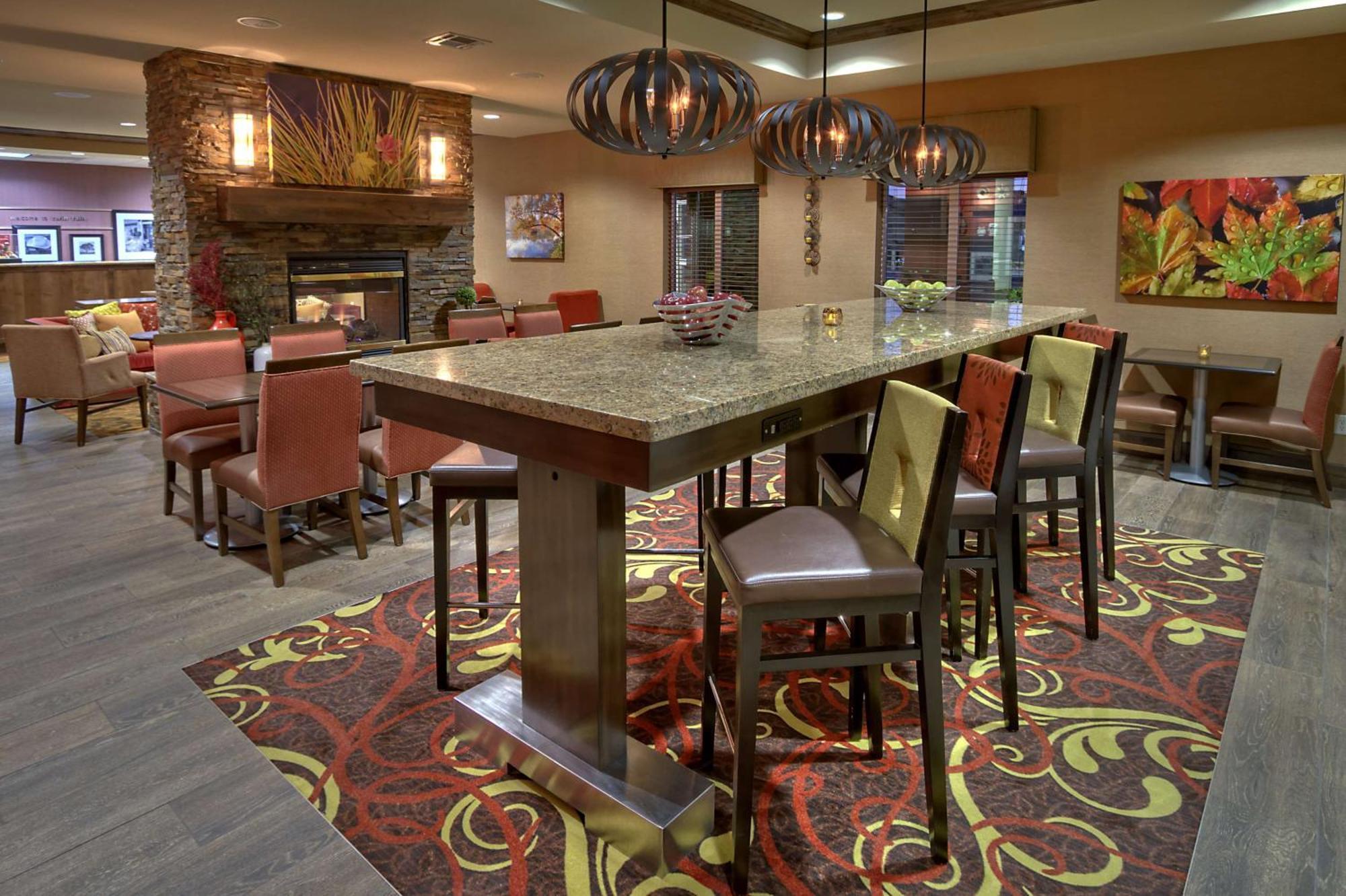 Hampton Inn Туин Фолс Екстериор снимка
