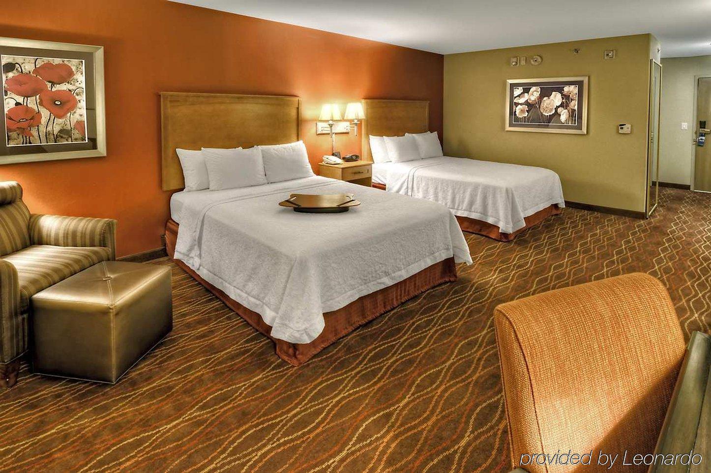 Hampton Inn Туин Фолс Екстериор снимка